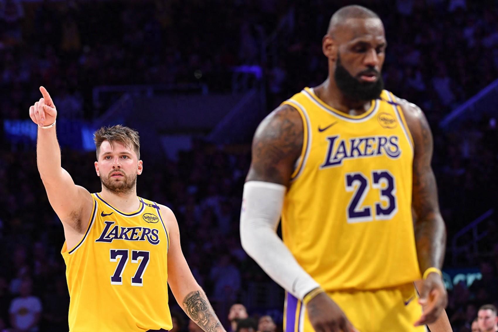 第三笔签约，湖人队留下海斯！15人大名单出炉詹姆斯陷入交易风波