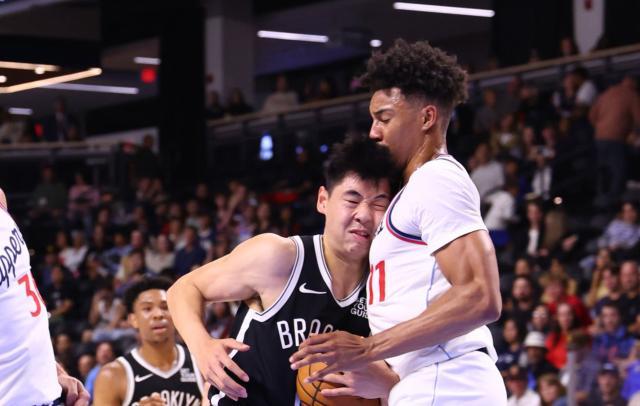 防守积极性拉满！崔永熙篮网首秀8分钟获1分2板